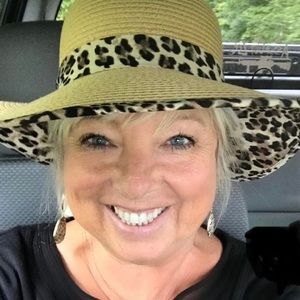Meet your Posher, Brenda
